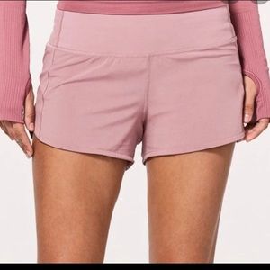 SOLD****Lululemon Speed short high-rise